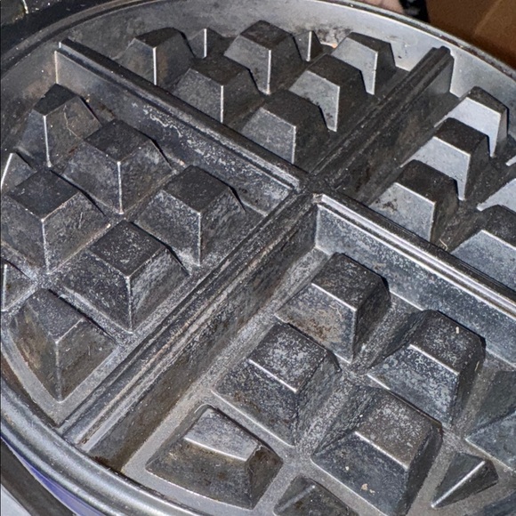 Waring Professional Restaurant WMK300 Belgian Waffle Maker, Brushed Stainless - Picture 17 of 17